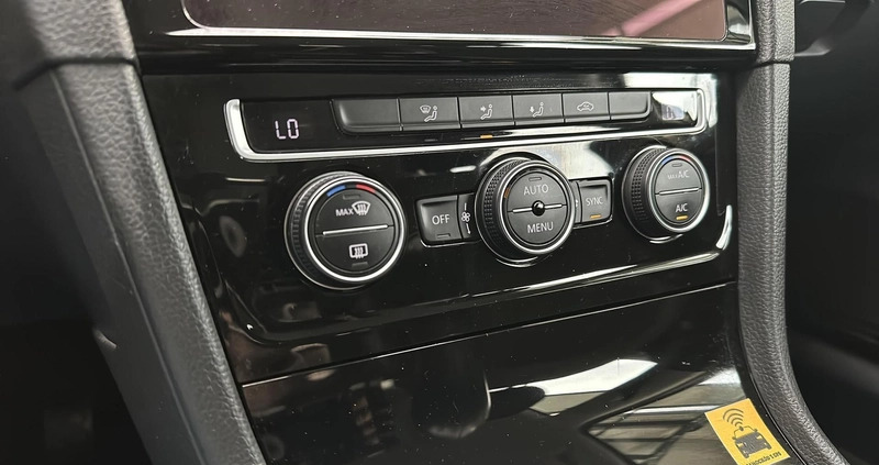 Volkswagen Golf cena 59900 przebieg: 169363, rok produkcji 2019 z Zwoleń małe 352